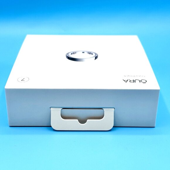Oura Ring 4 - Smart Ring (Gen 4) - Silver - Size 7 - New and Sealed - Picture 9 of 9